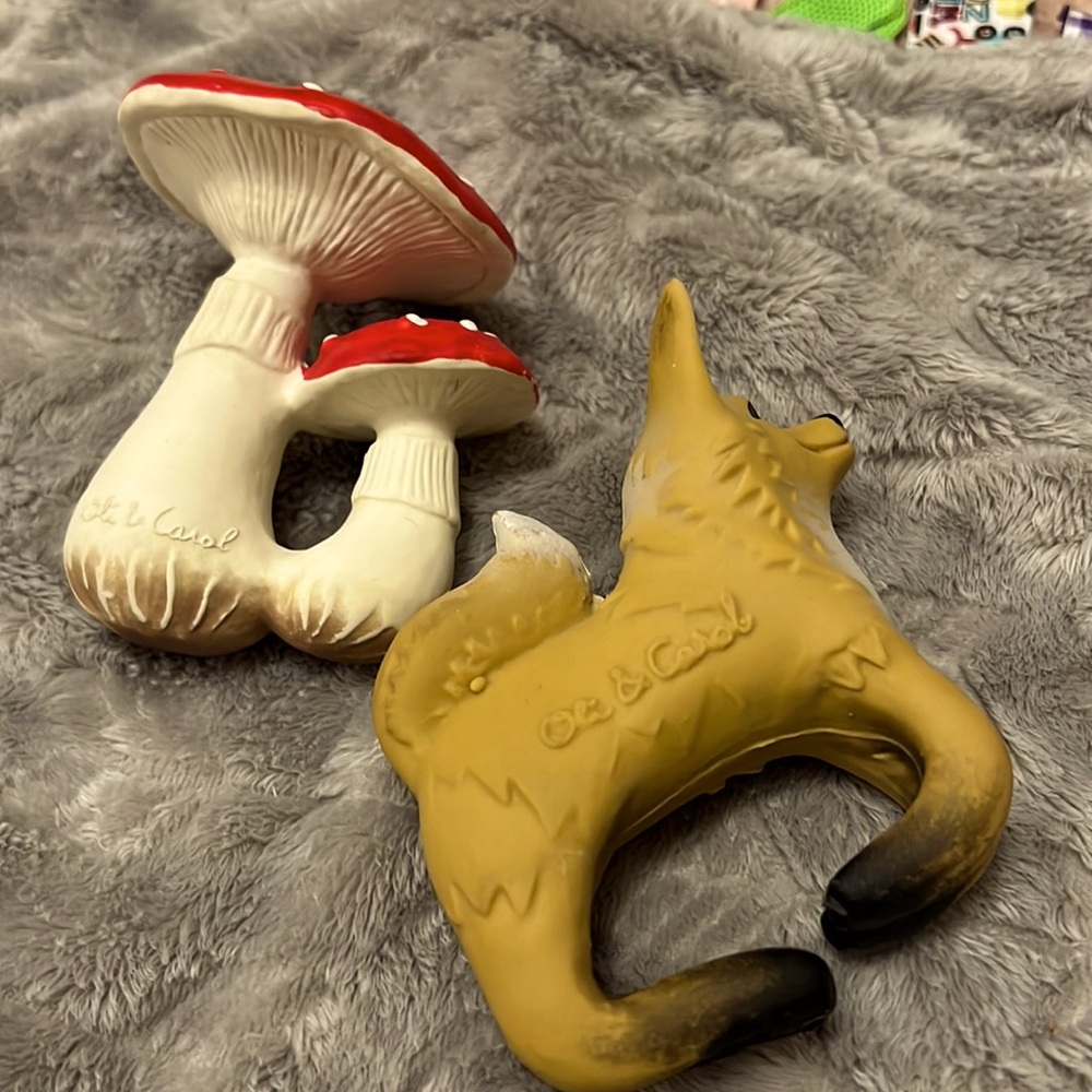 Oli and Carol natural rubber teethers